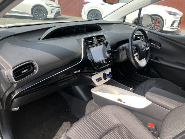 TOYOTA PRIUS 2017 Image 31