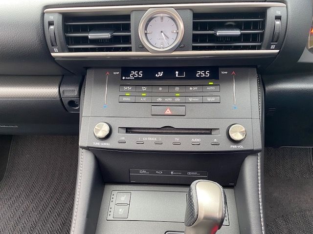 TOYOTA LEXUS RC200T 2015 Image 31