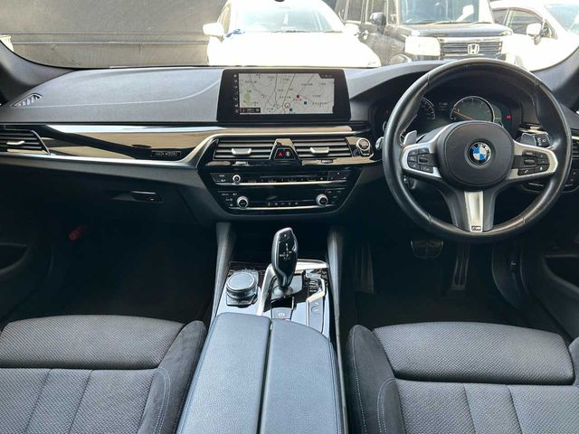 BMW 5SERIES TOURING 2018 Image 31