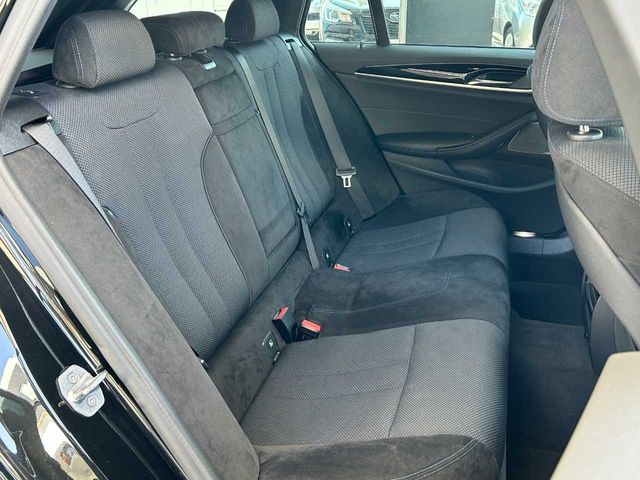 BMW 5SERIES TOURING 2018 Image 31