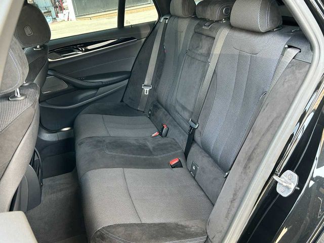 BMW 5SERIES TOURING 2018 Image 31