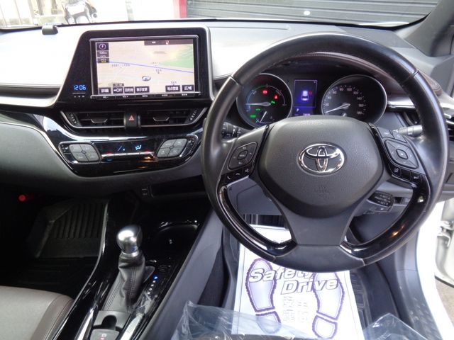 TOYOTA C-HR 2017 Image 31