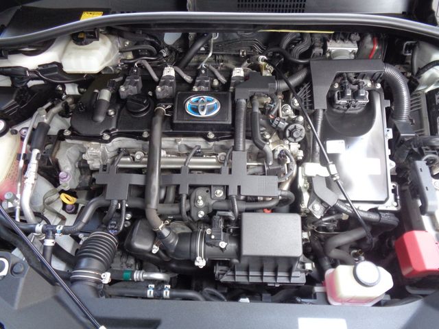 TOYOTA C-HR 2017 Image 31