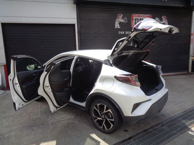 TOYOTA C-HR 2017 Image 31