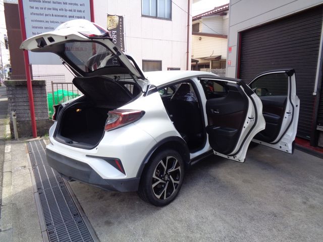 TOYOTA C-HR 2017 Image 31