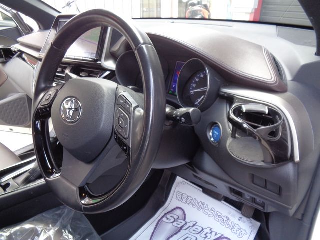 TOYOTA C-HR 2017 Image 31