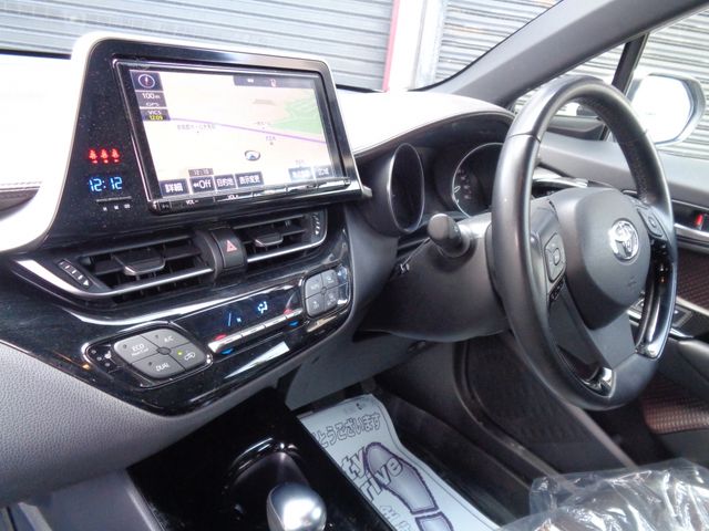 TOYOTA C-HR 2017 Image 31