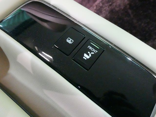 TOYOTA LEXUS LS500 2019 Image 31