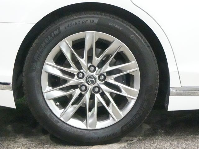 TOYOTA LEXUS LS500 2019 Image 31