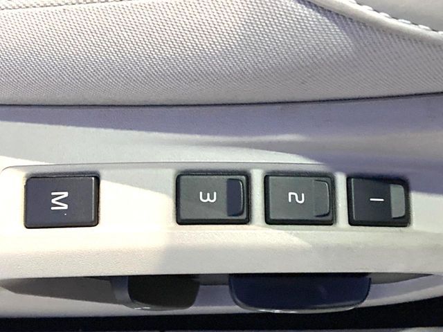 VOLVO V40 2019 Image 31