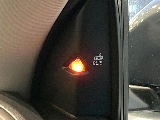 VOLVO V40 2019 Image 31