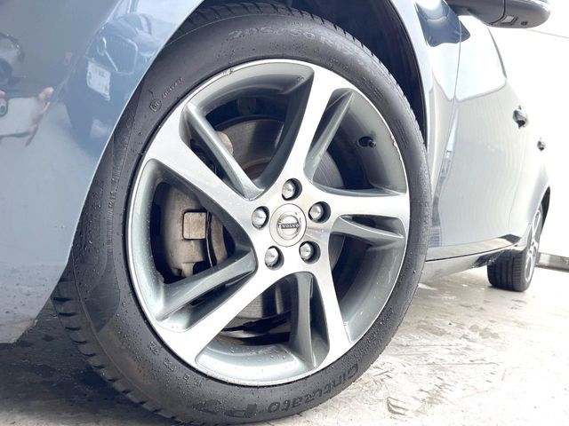 VOLVO V40 2019 Image 31