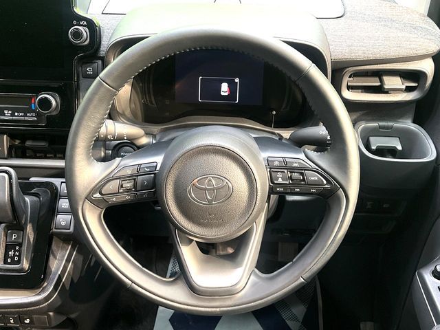 TOYOTA SIENTA HYBRID 2024 Image 31