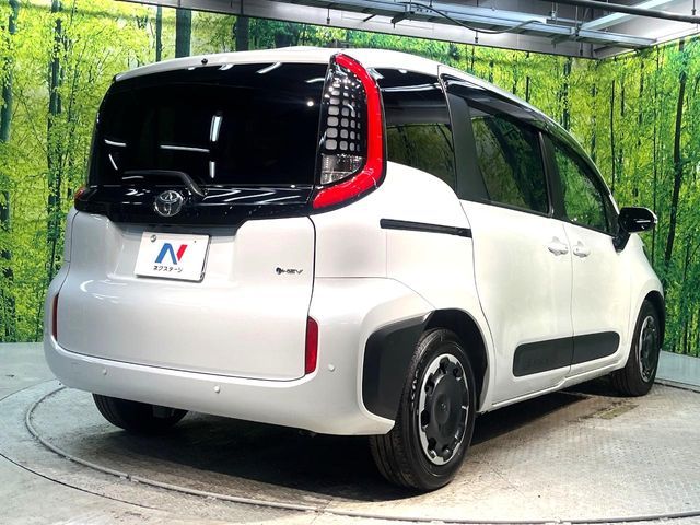 TOYOTA SIENTA HYBRID 2024 Image 31