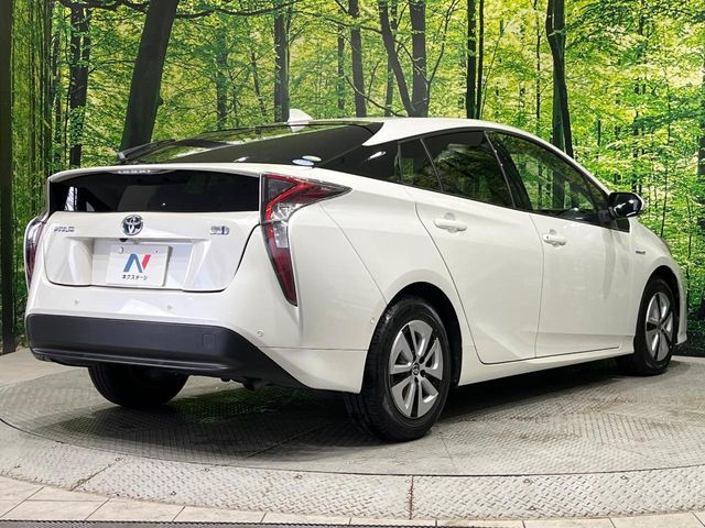 TOYOTA PRIUS 2017 Image 31