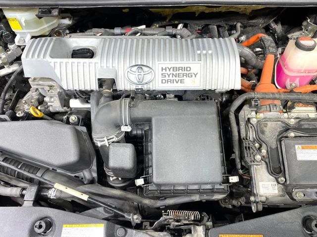 TOYOTA PRIUS ALPHA 2016 Image 31