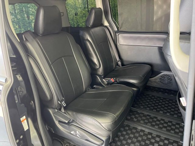 TOYOTA VOXY 2016 Image 31