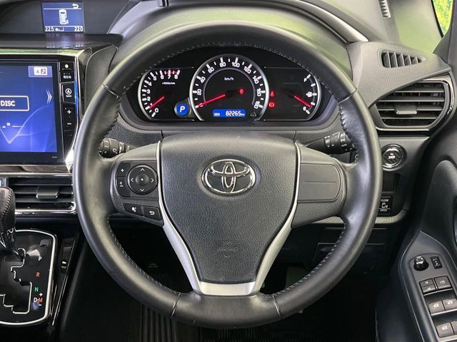 TOYOTA VOXY 2016 Image 31