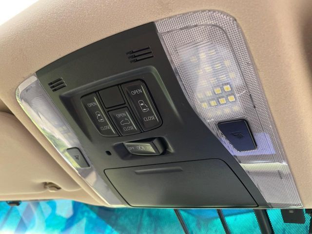 TOYOTA VELLFIRE  HYBRID 4WD 2017 Image 31