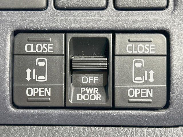 TOYOTA VOXY 2014 Image 31