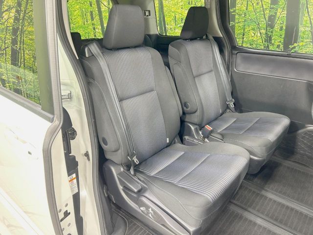 TOYOTA VOXY 2014 Image 31