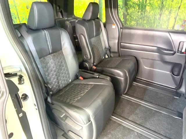 TOYOTA VOXY HYBRID 2026 Image 31