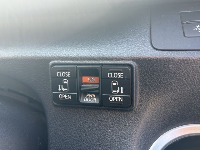 TOYOTA SIENTA HYBRID 2015 Image 31