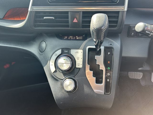 TOYOTA SIENTA HYBRID 2015 Image 31