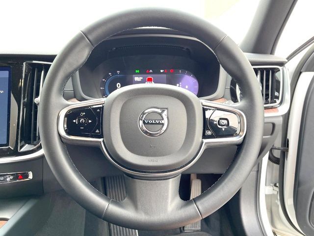 VOLVO V60 CROSS COUN 2023 Image 31