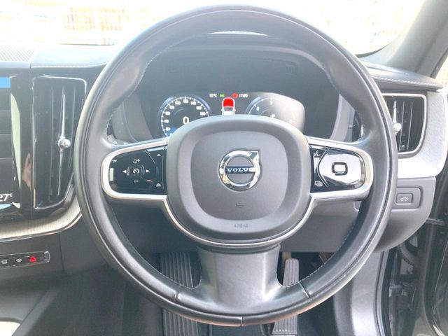 VOLVO XC60 2019 Image 31