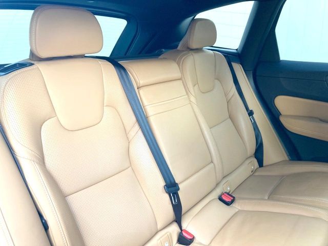 VOLVO XC60 2019 Image 31