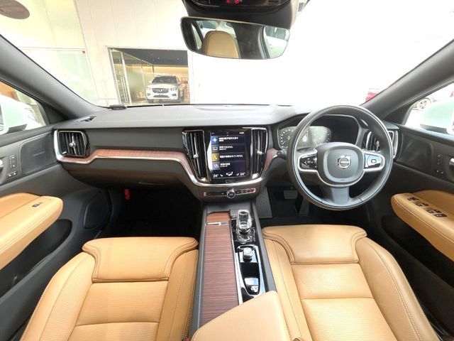 VOLVO V60 2022 Image 31