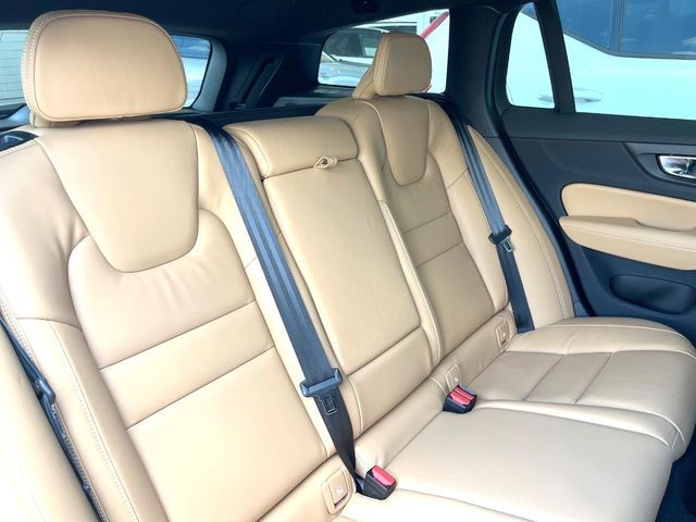 VOLVO V60 2022 Image 31