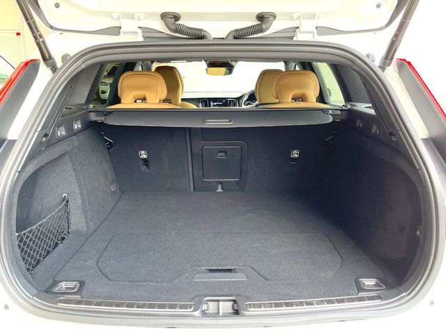 VOLVO V60 2022 Image 31