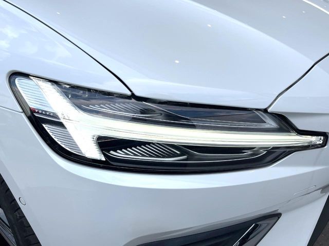 VOLVO V60 2022 Image 31