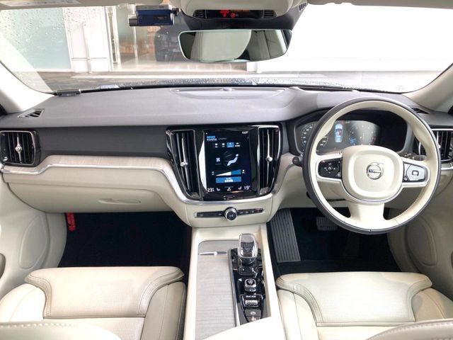 VOLVO V60 2021 Image 31