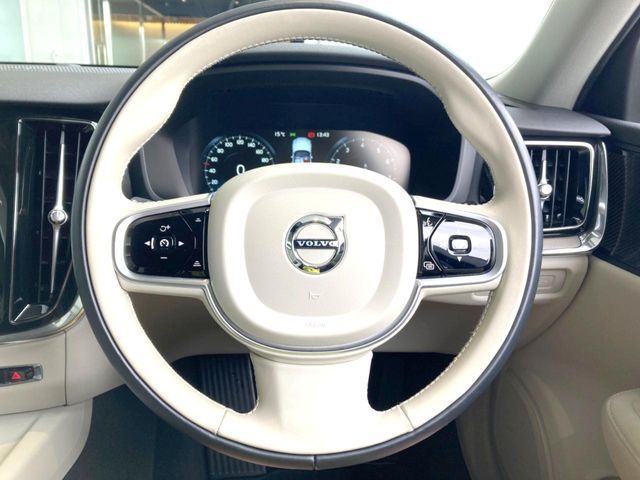 VOLVO V60 2021 Image 31