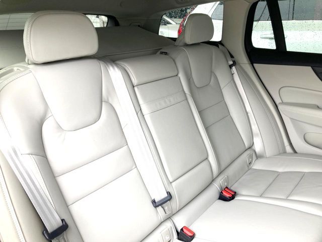 VOLVO V60 2021 Image 31