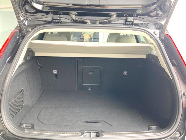 VOLVO V60 2021 Image 31