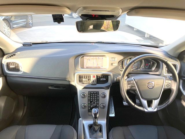 VOLVO V40 2017 Image 31