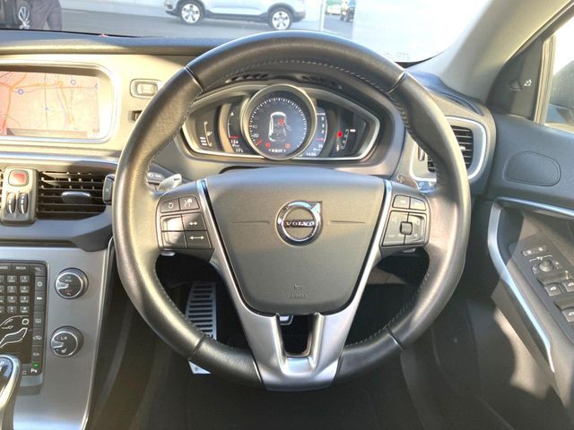 VOLVO V40 2017 Image 31