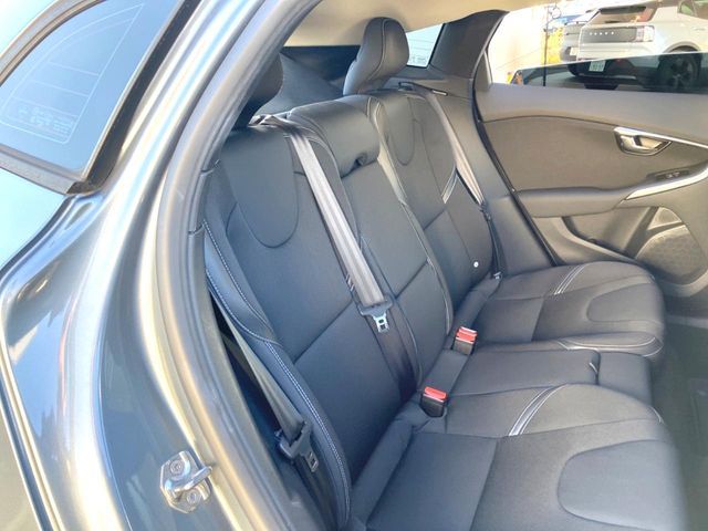 VOLVO V40 2017 Image 31