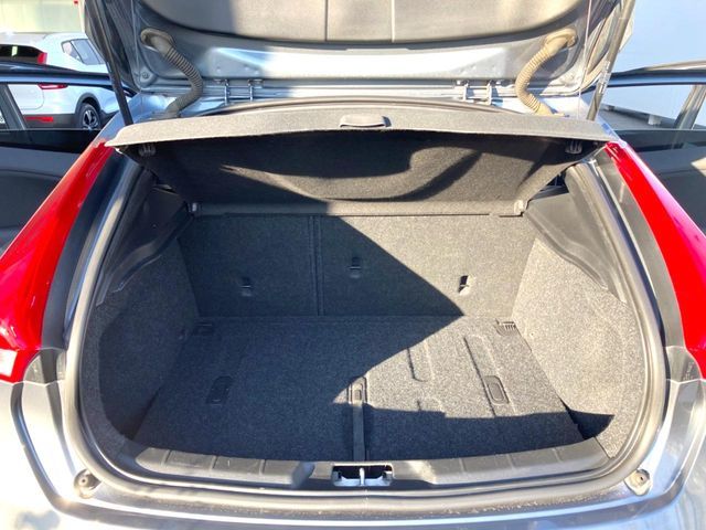 VOLVO V40 2017 Image 31