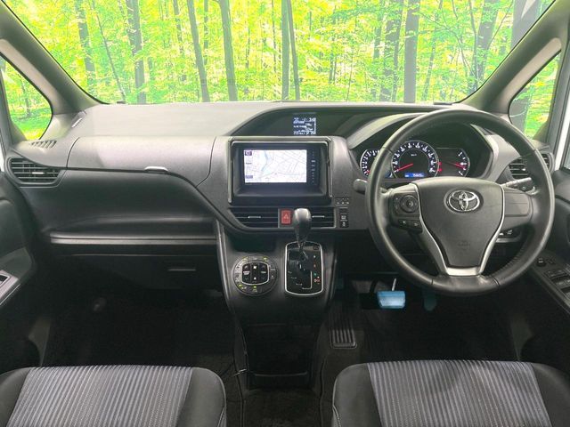 TOYOTA VOXY 2014 Image 31