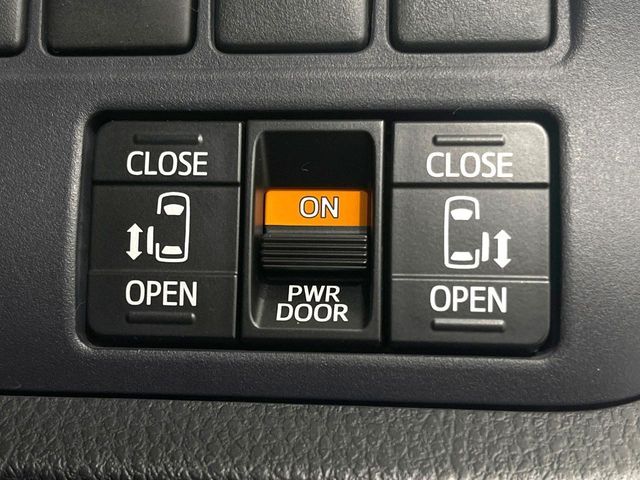 TOYOTA VOXY 2014 Image 31