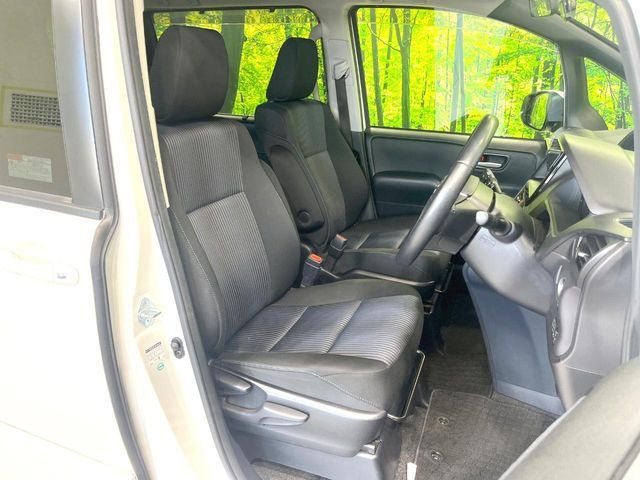 TOYOTA VOXY 2014 Image 31