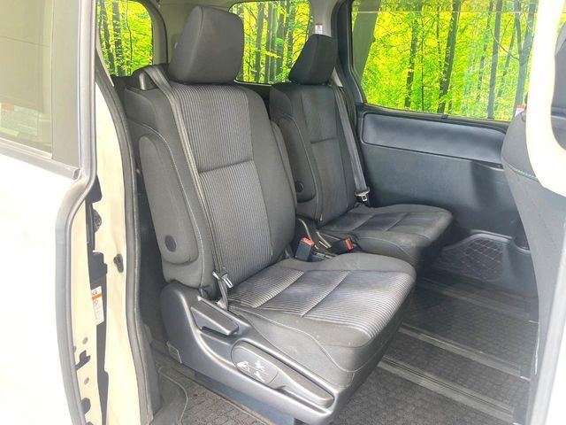 TOYOTA VOXY 2014 Image 31