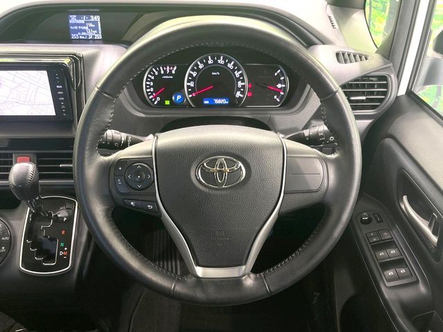 TOYOTA VOXY 2014 Image 31