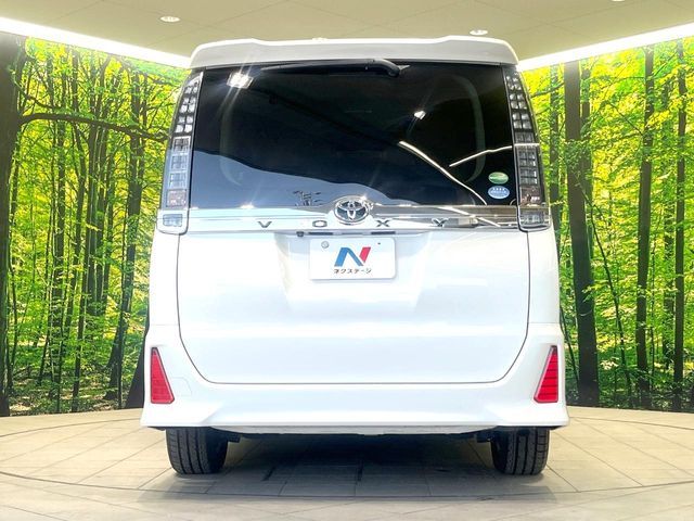 TOYOTA VOXY 2014 Image 31