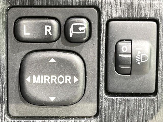 TOYOTA VITZ 2013 Image 31